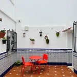 Escuela Village * Μαρμπέλλα